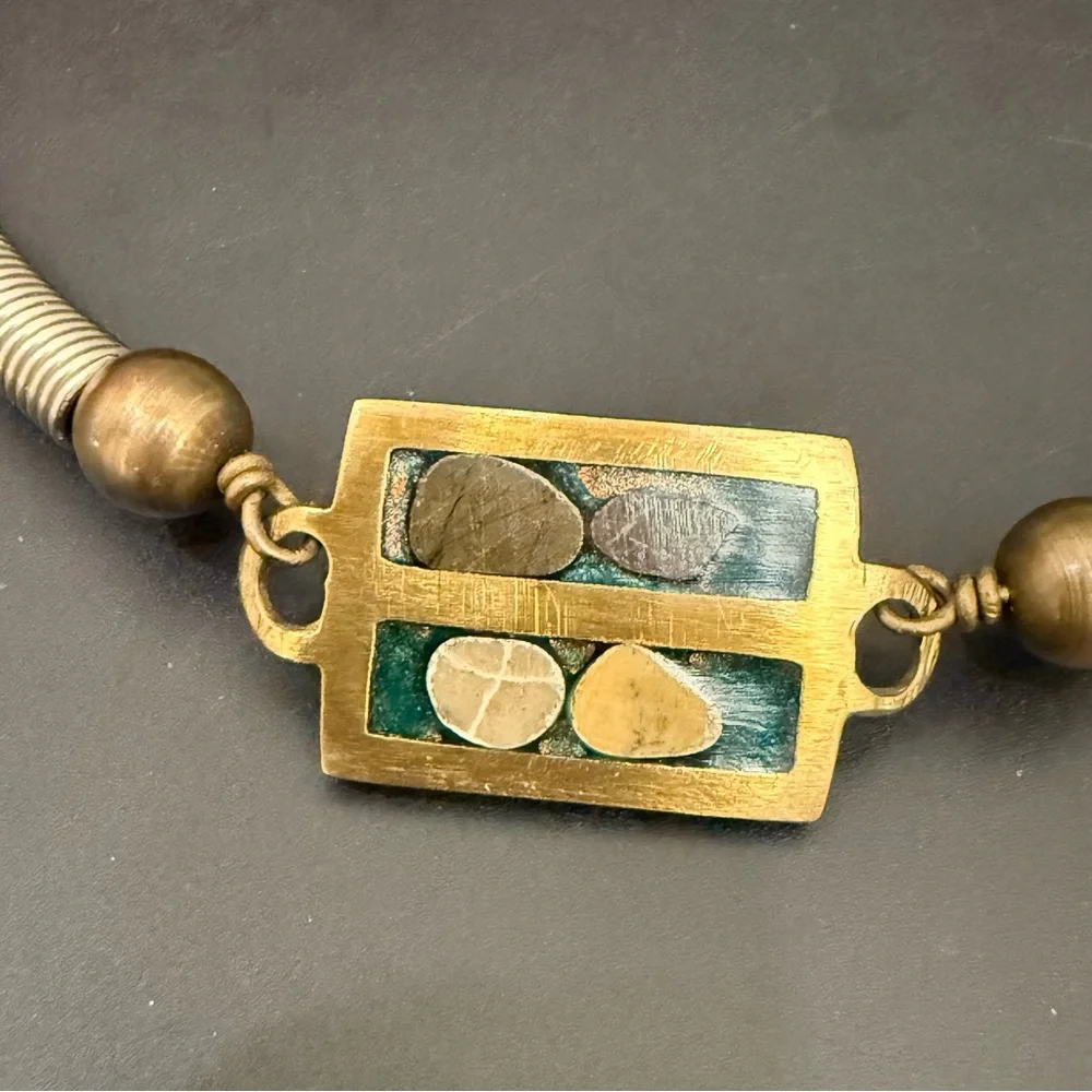 Vintage Brutalist Modernist Stone Inlay Brass Collar Choker Necklace - Picture 6 of 12